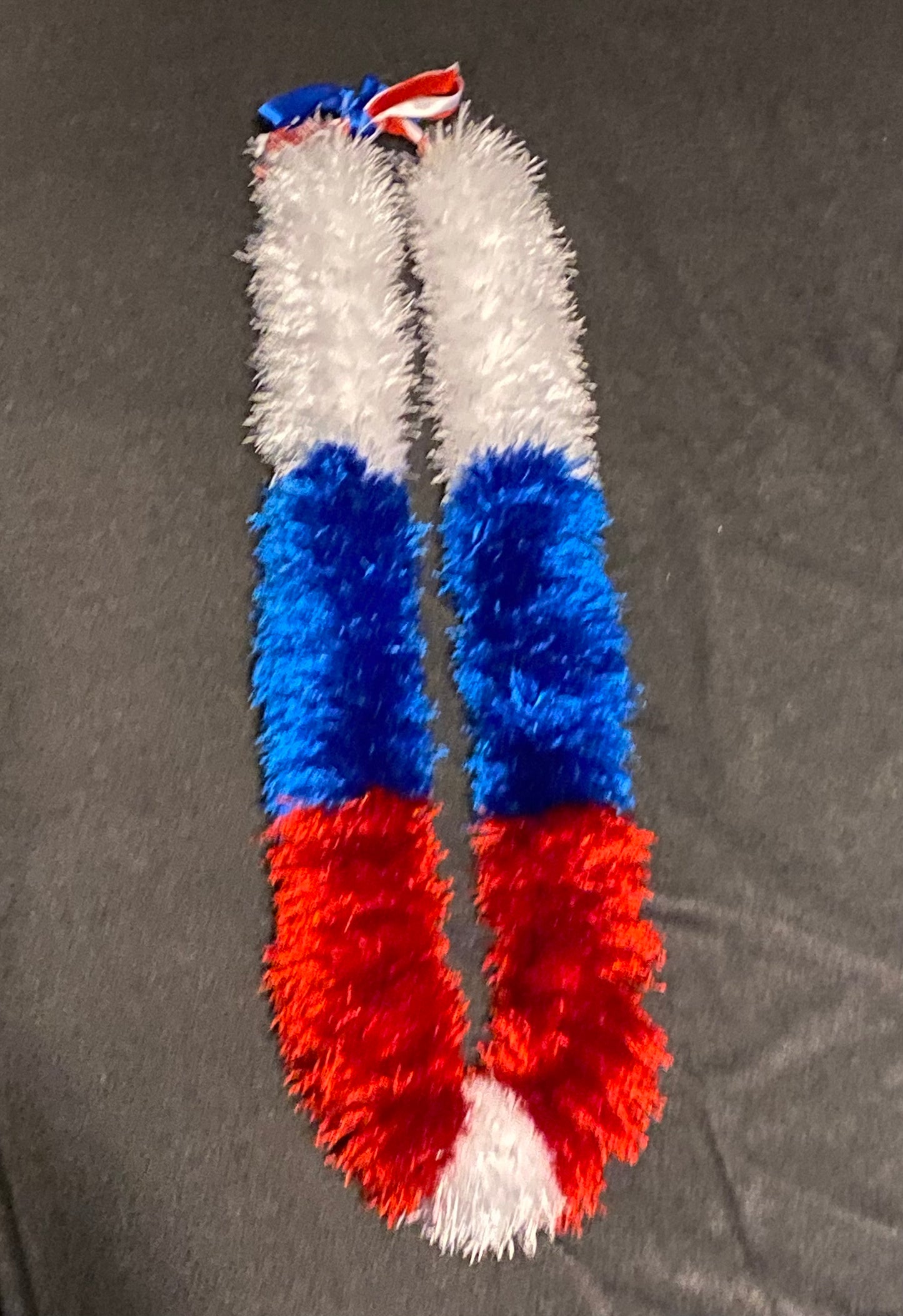 Pihulu (fuzzy) Lei