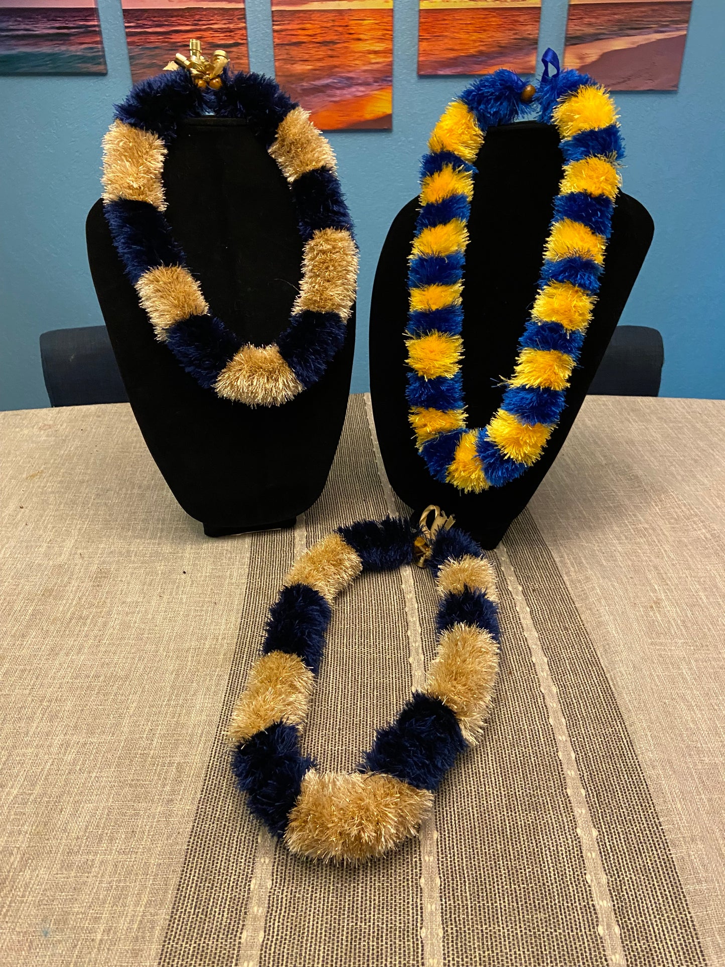Pihulu (fuzzy) Lei