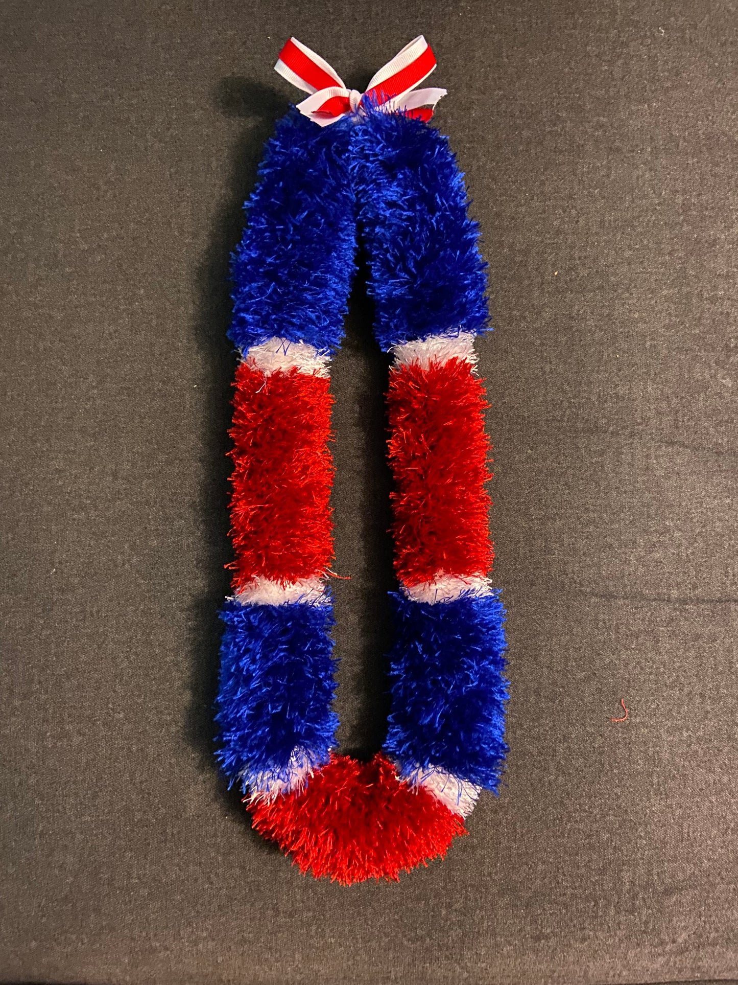 Pihulu (fuzzy) Lei