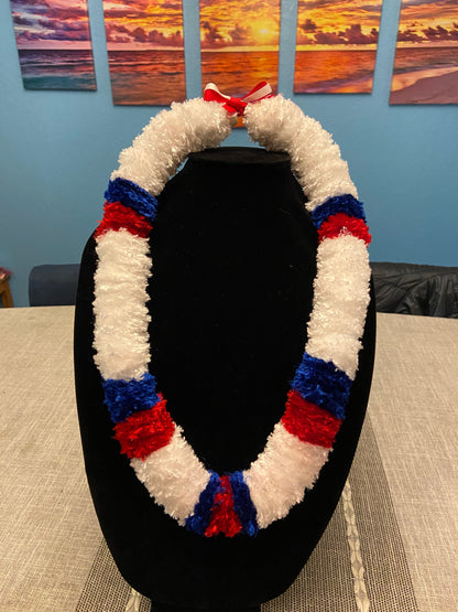 Pihulu (fuzzy) Lei