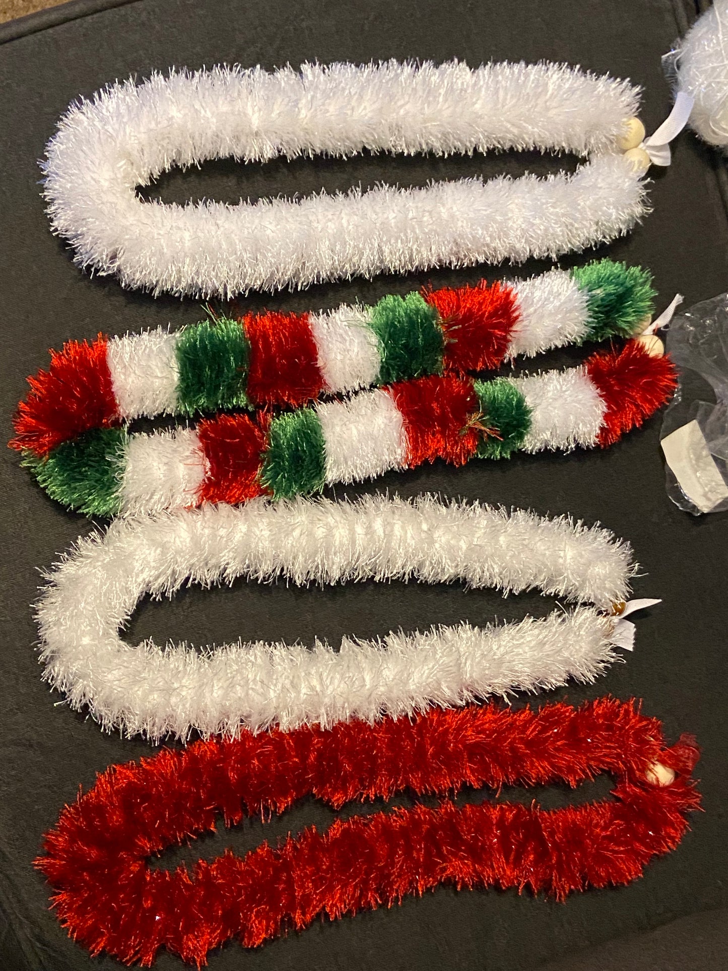 Pihulu (fuzzy) Lei